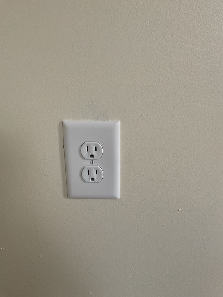 Magothy Electric replaced a duplex receptacle in Baltimore, MD.
