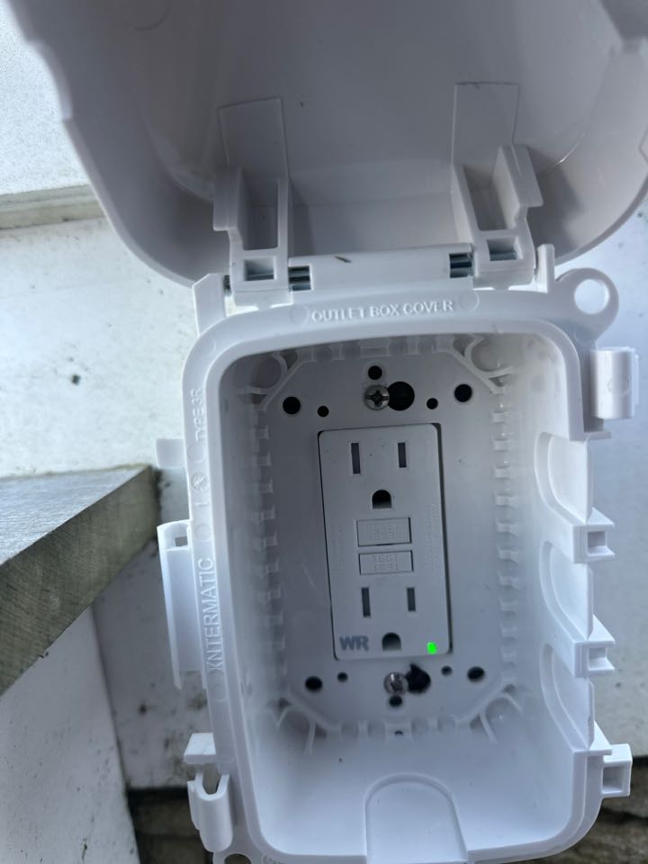 Installed outdoor rated GFCI and in-use cover in Arnold, MD. 