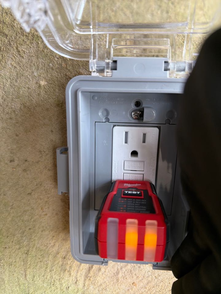 Magothy Electric installed customer supplied ceiling fan and outdoor weather rated outlet with in-use cover in Annapolis, MD