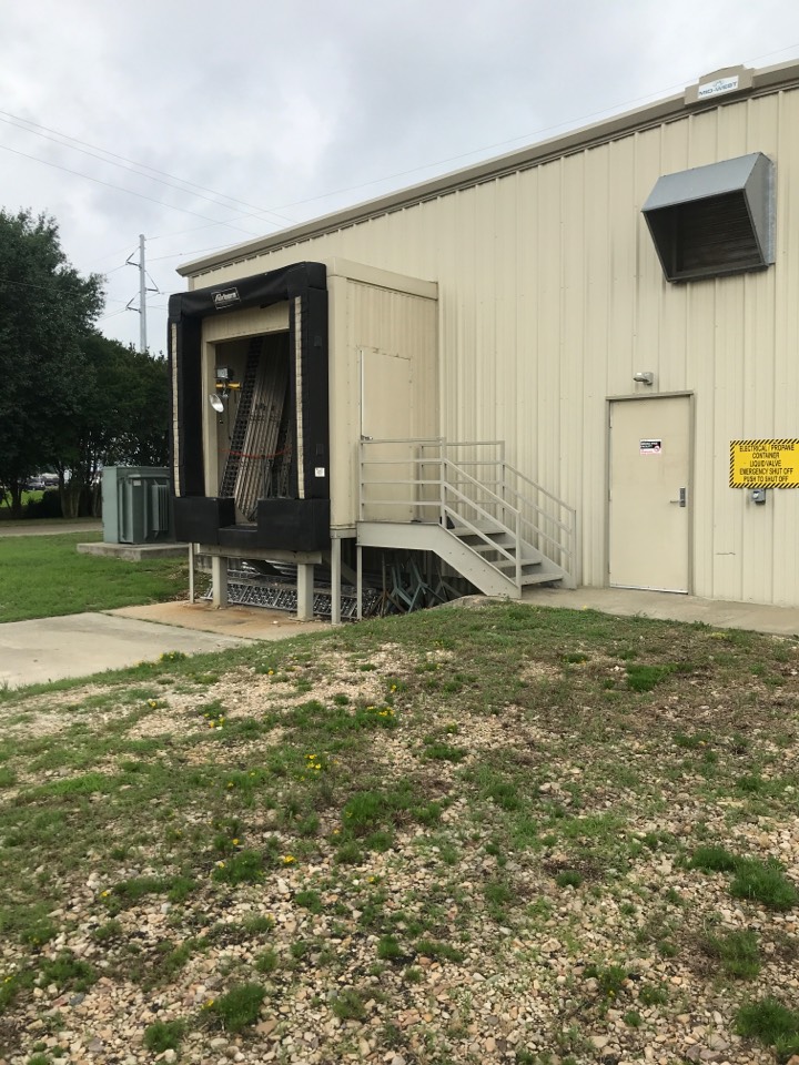 Inspecting a unit tripped on oil pressure sensor for a local commercial business in Mount Pleasant, TX.