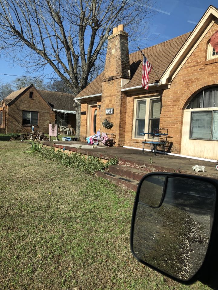 Adjusting the gas pressure on a new valve for a local resident in Hughes Springs, TX.     27378