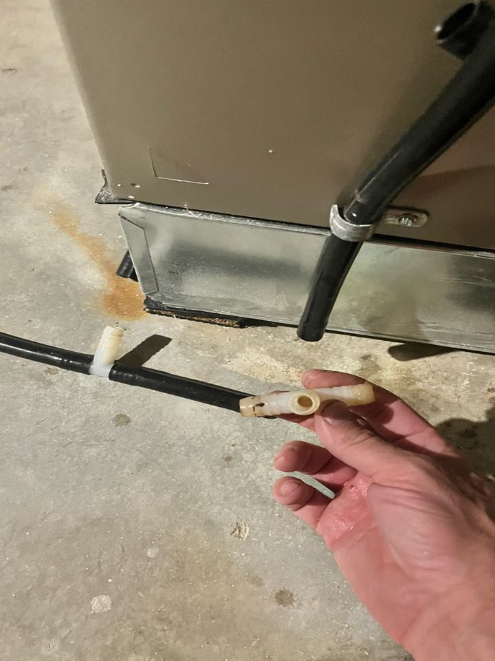 Tuneup on a 7 year old Bryant evolution furnace in Greenfield. Still looking good. Tuneup on a 7 year old Bryant evolution furnace in Greenfield. Still looking good.