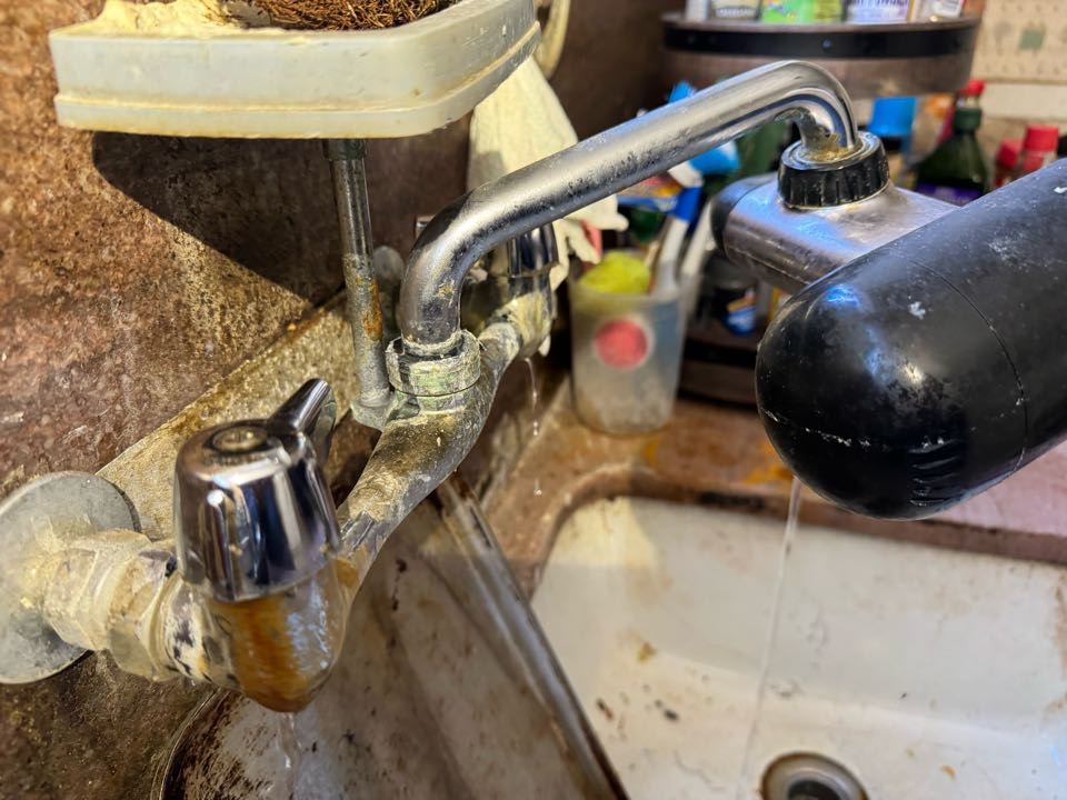 Kitchen faucet cartridges replaced and two customer supplied faucets handle.