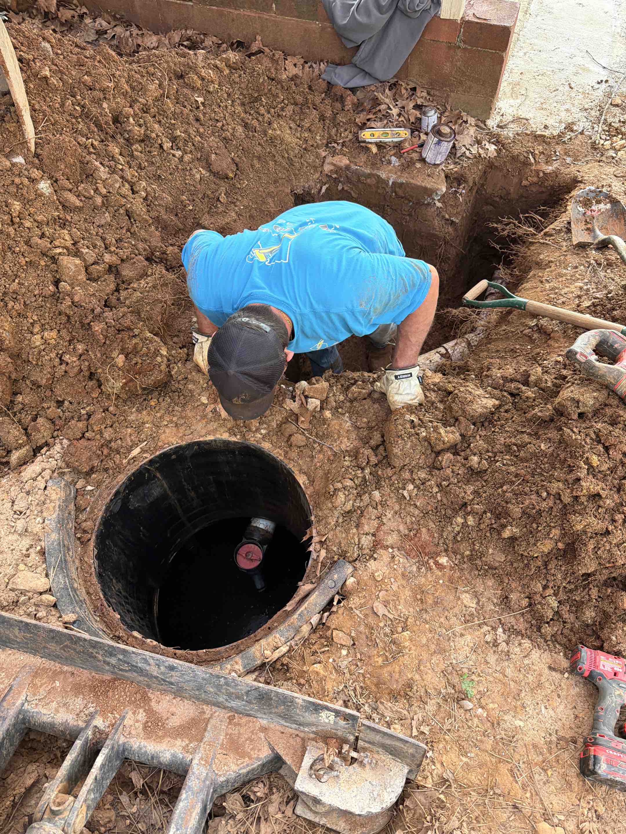 Buchanan, GA - Repairing tail out line Buchanan, GA - Repairing tail out line