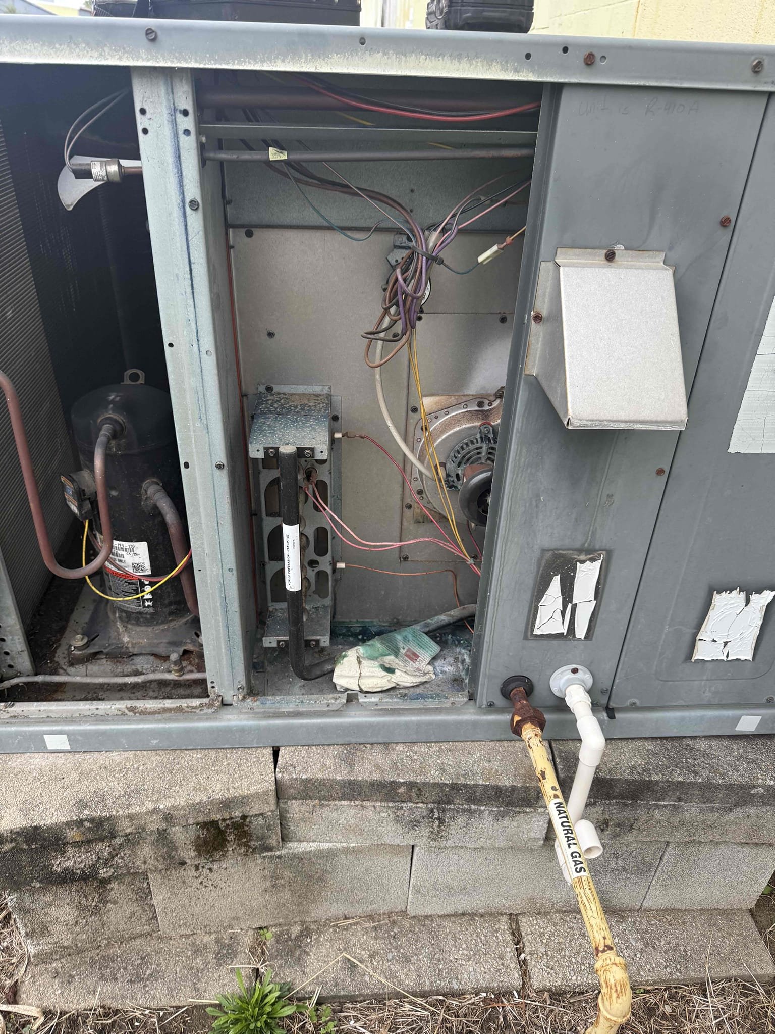 I performed maintenance on a heating and air conditioning system. I checked the system for any issues and made the necessary repairs. The system is now in great shape and ready for the upcoming season.
