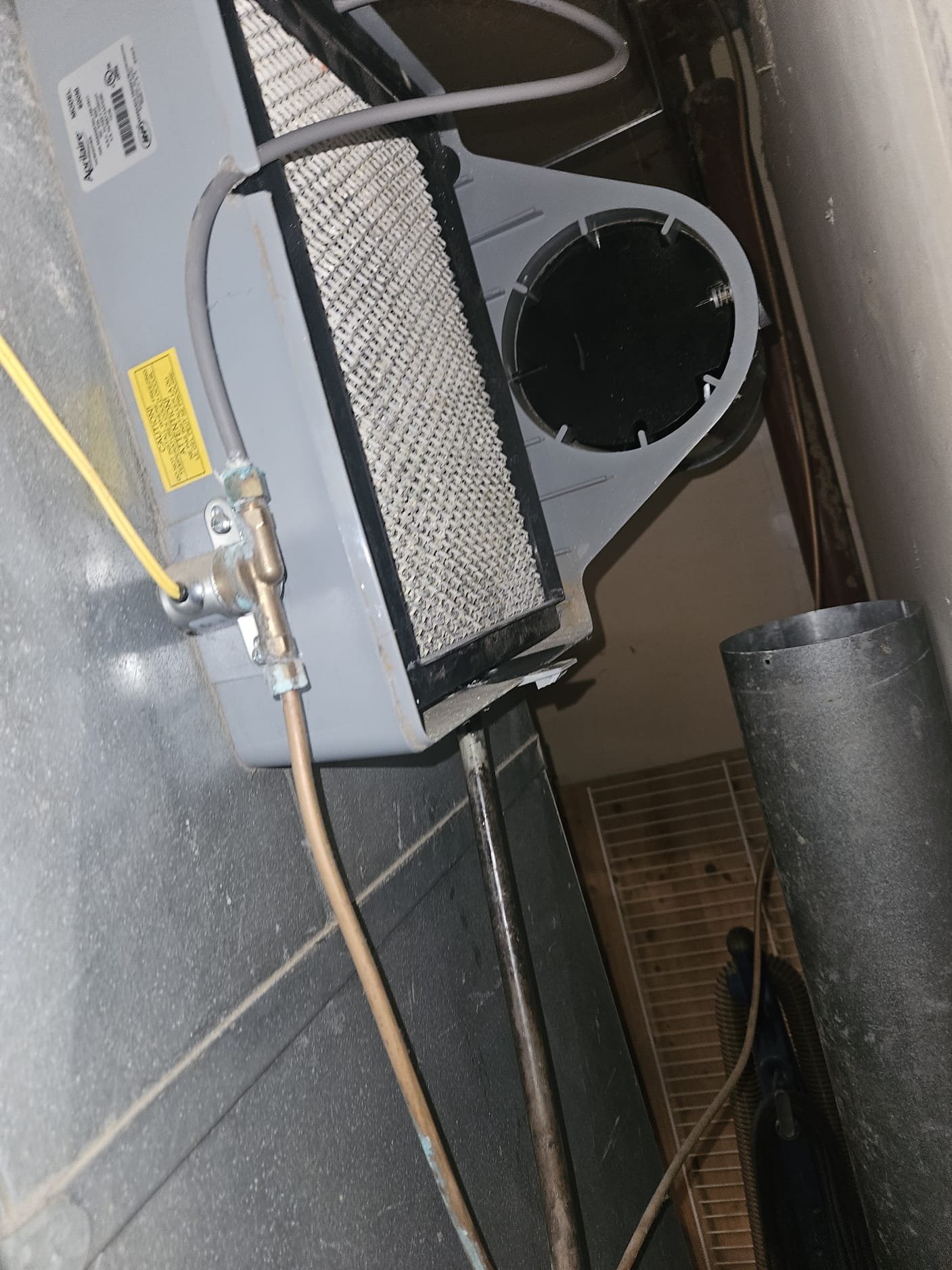 I was called to a home to fix a humidifier that was not working properly. Upon inspection, I found that the humidifier drain was plugged. I recommended replacing the vinyl drain tube to fix the issue. The homeowner agreed to the repair and I completed the job.