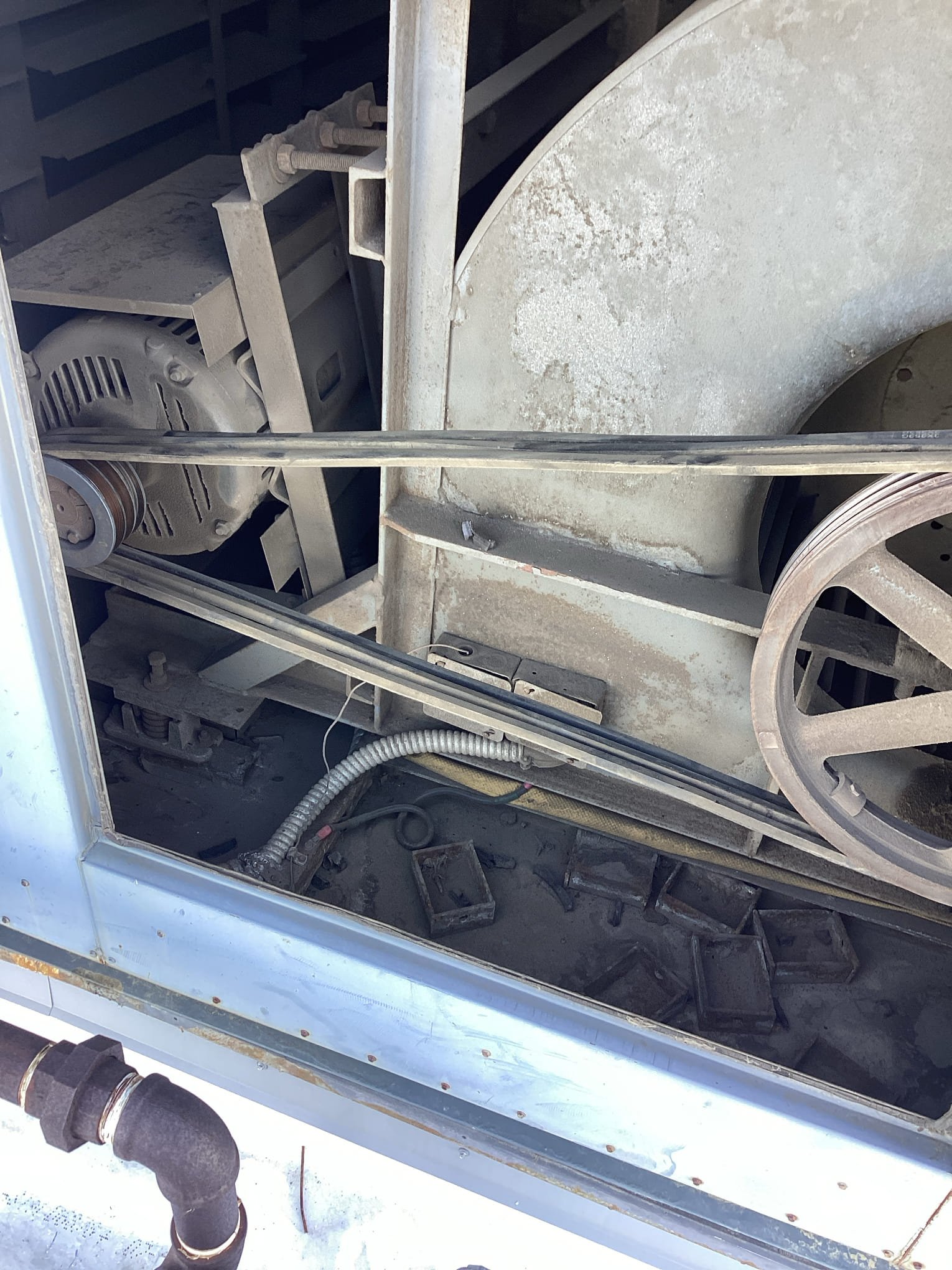 I was hired to replace the belts on a Mua-3 reset mua-1. The mua-1 also needed an air switch, but I was unable to find the part. I searched for the part online and found a supplier that had it in stock. I ordered the part and installed it on the mua-1. The mua-1 is now working properly.