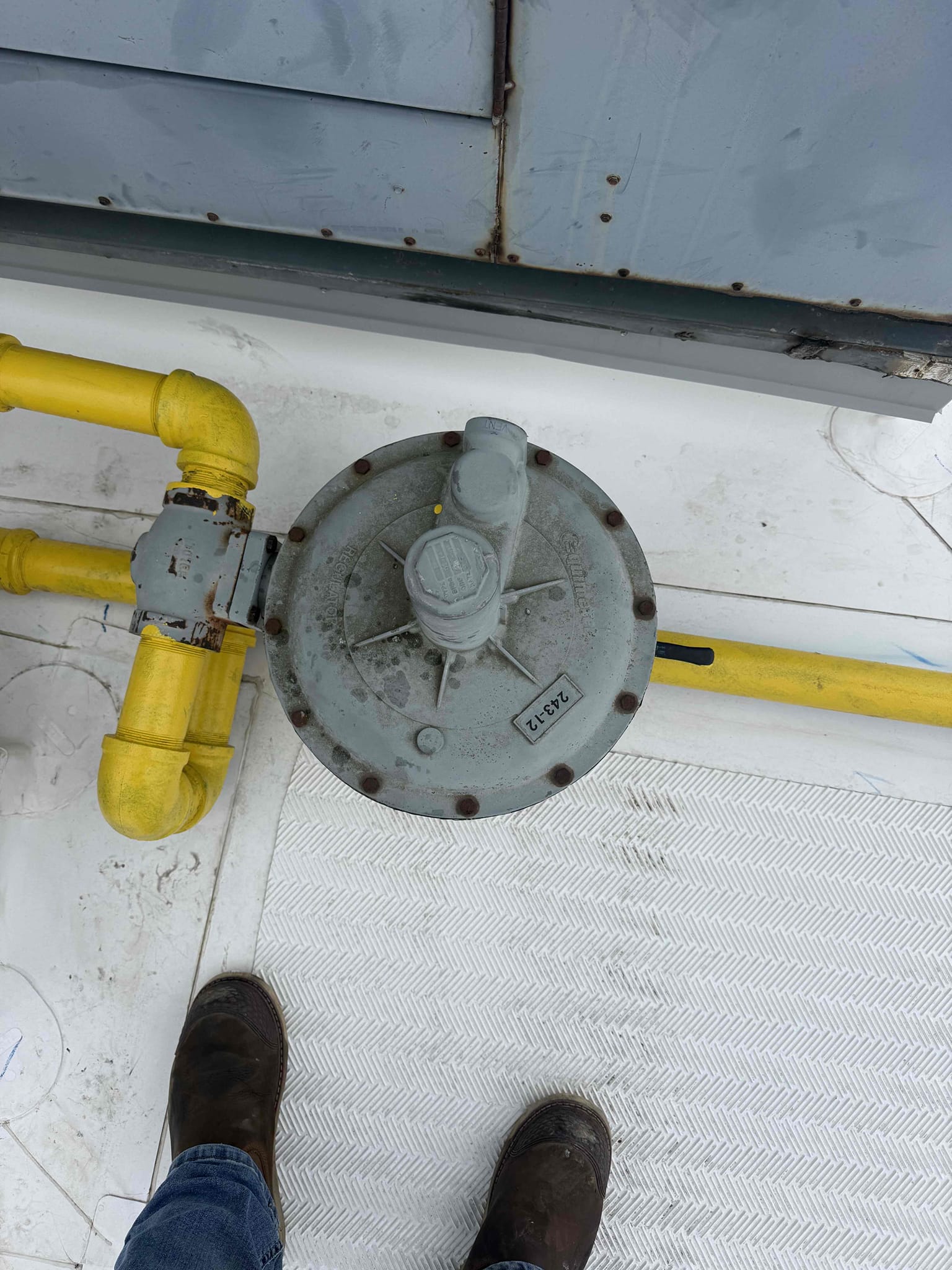 The gas pressure regulator was stuck, so I worked with the manufacturer to replace it.