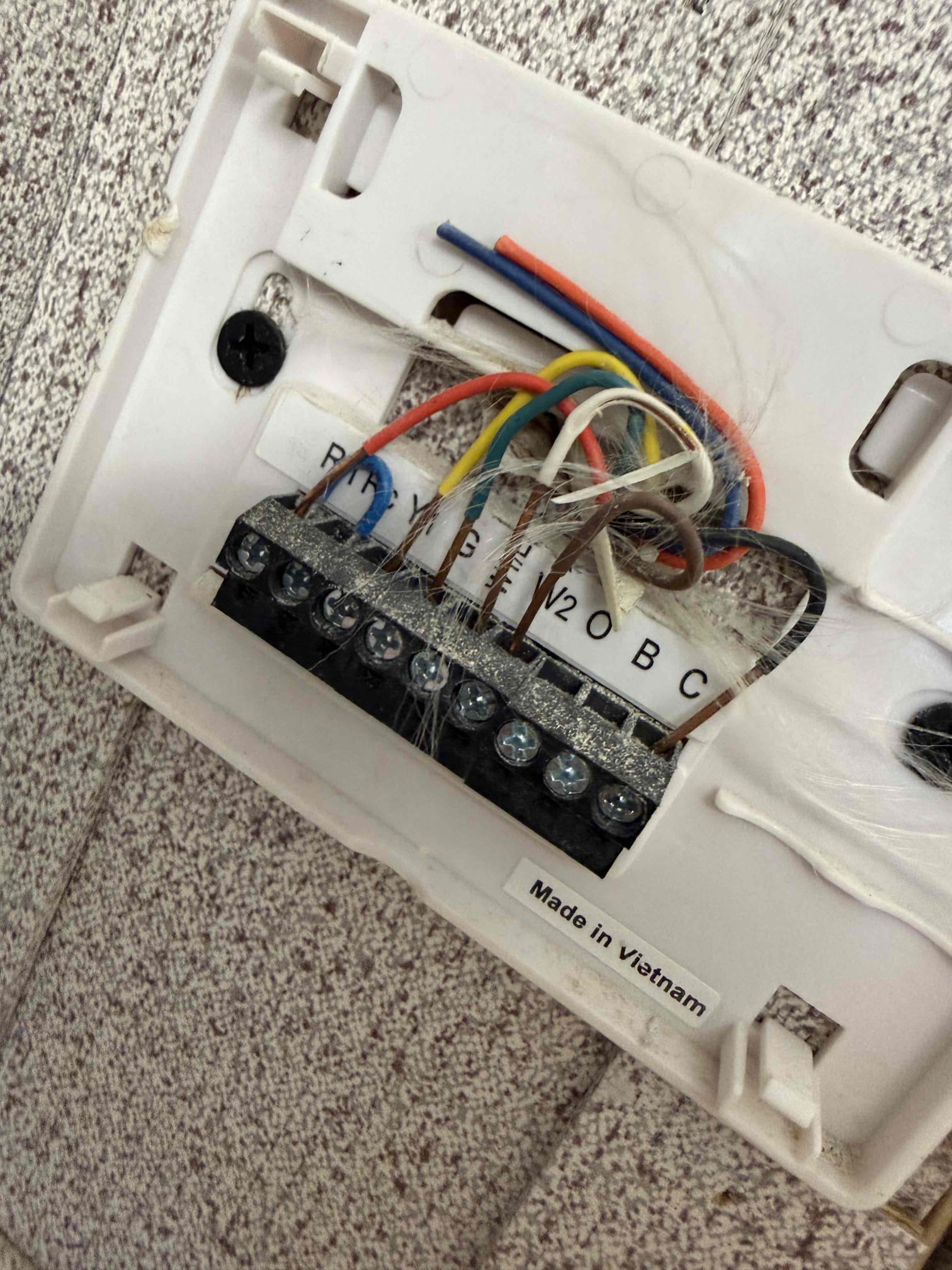 THIUNIT NEVER HAD HEAT WORKING. WHEN THEY INSTALLED THE THERMOSTAT THEY DID NOT HAVE THE HEATING LEG HOOKED UP. HOOKED UP THE WIRES SYSTEM UP AND RUNNING JOB COMPLETE