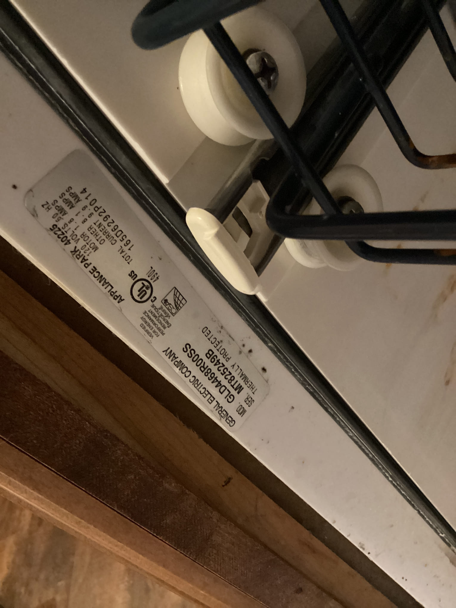 Tub is cracked and leaking. Will need unit replaced