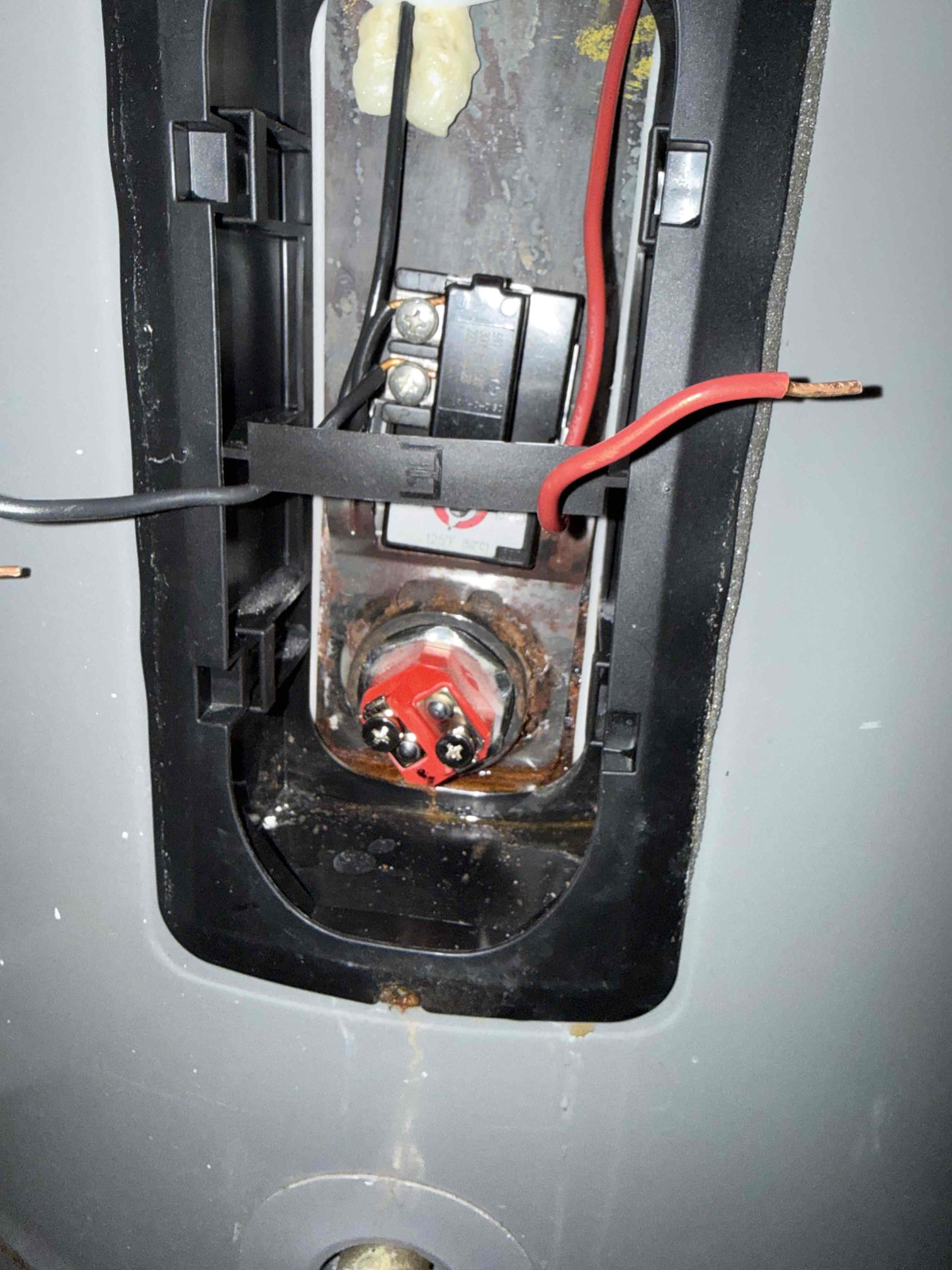 I successfully installed a new bottom element in the heating system. This involved carefully removing the old element, ensuring all connections were secure and safe. I then installed the new element, double-checking its placement and connections to guarantee optimal performance. After confirming everything was correctly set up, I tested the system to ensure the new element was functioning properly. The installation was completed efficiently, with attention to detail to maintain the system's integrity.