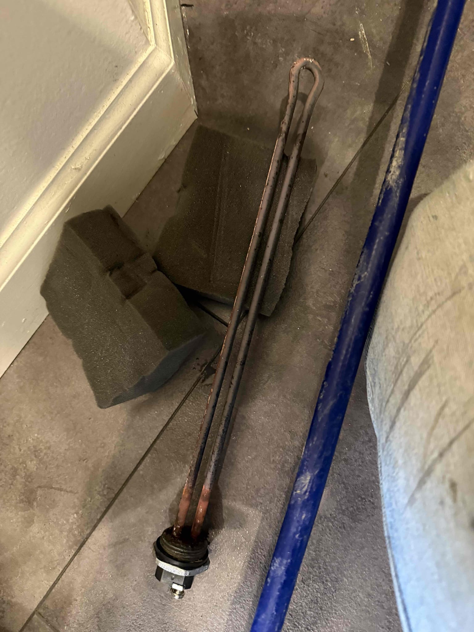 I successfully installed a new bottom element in the heating system. This involved carefully removing the old element, ensuring all connections were secure and safe. I then installed the new element, double-checking its placement and connections to guarantee optimal performance. After confirming everything was correctly set up, I tested the system to ensure the new element was functioning properly. The installation was completed efficiently, with attention to detail to maintain the system's integrity.