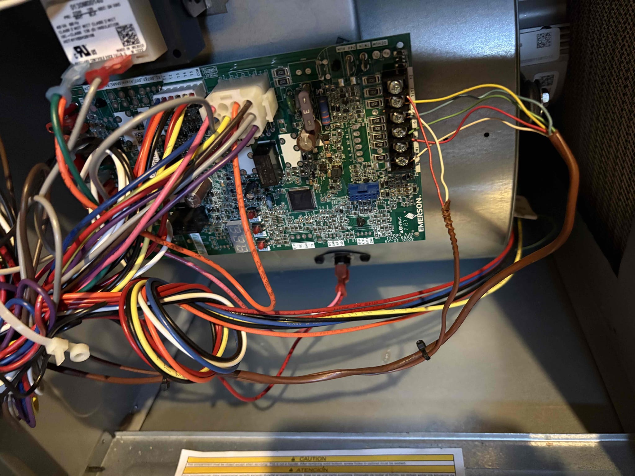 Upon arrival, I diagnosed an issue with the heating unit, which was not functioning. The circuit board displayed error codes 888 and idle, indicating a malfunction. After confirming the diagnosis, I replaced the faulty circuit board with a new one. Post-installation, I conducted thorough testing to ensure the unit was operating correctly. The heating system is now fully functional and heating as expected.