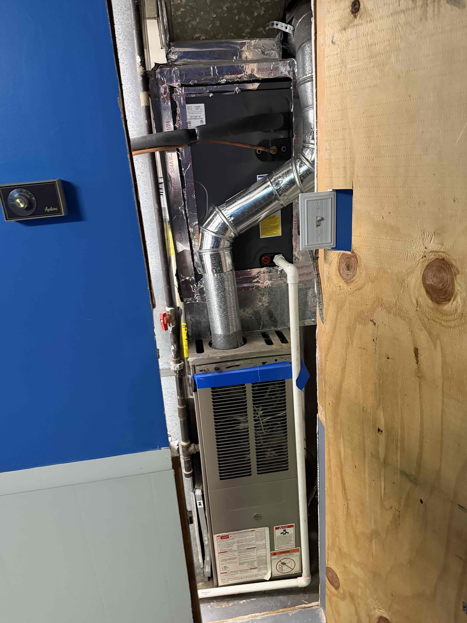 Columbus, OH - Upon inspection, we identified a leaking evaporator coil in the air conditioning system. We promptly addressed the issue by replacing the faulty coil. The new coil was installed as part of a GreenSky-covered AC installation, ensuring energy efficiency and optimal performance. The system was thoroughly tested to confirm the leak was resolved and that the new installation met all required standards.