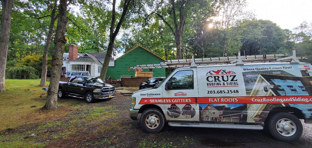 Westport, CT - Roof installation in two weeks.
New Owens corning roof system. Westport, CT - Roof installation in two weeks.
New Owens corning roof system.