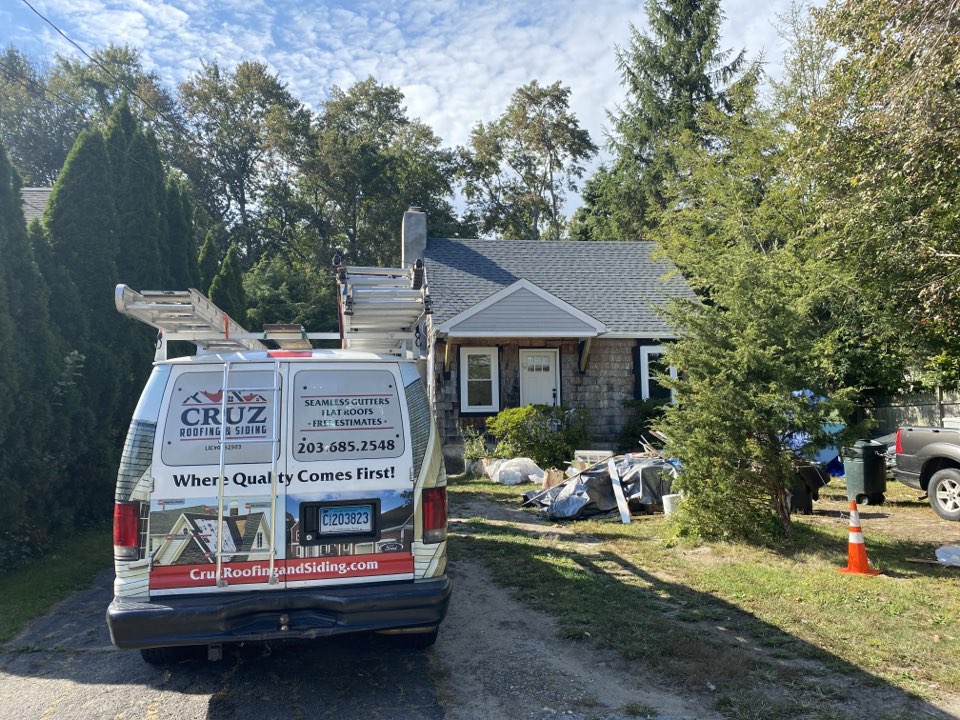 Westport, CT - Cedar siding entire house. Fascia board replacement. Free Estimate. Westport, CT - Cedar siding entire house. Fascia board replacement. Free Estimate.
