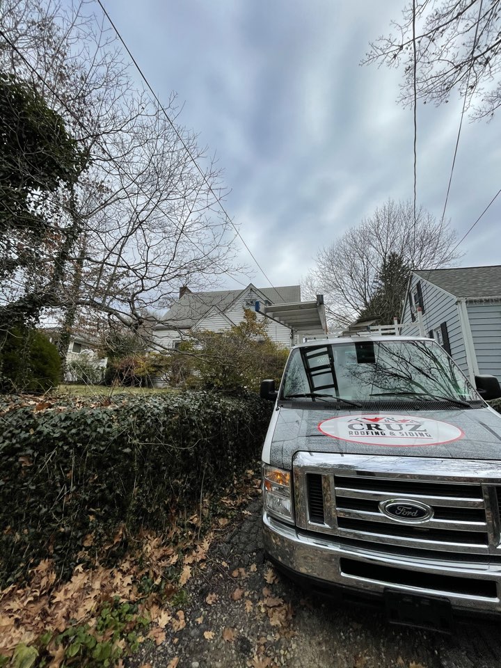Fairfield, CT - Roof replacement with new architectural shingles. Free estimates. Fairfield, CT - Roof replacement with new architectural shingles. Free estimates.