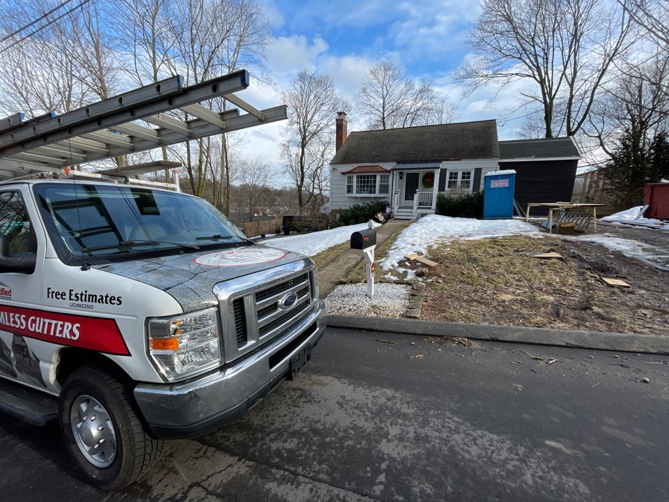 Fairfield, CT - New vinyl siding with window replacement. Free estimates. Fairfield, CT - New vinyl siding with window replacement. Free estimates.