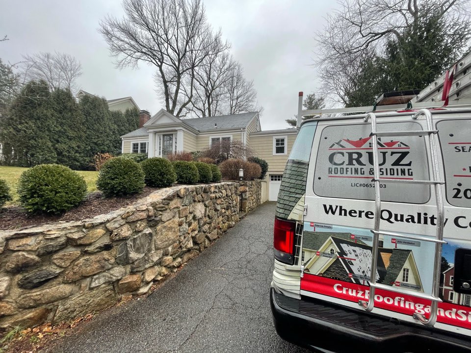Greenwich, CT - Roof replacement with James Hardie siding. Free estimates. Greenwich, CT - Roof replacement with James Hardie siding. Free estimates.