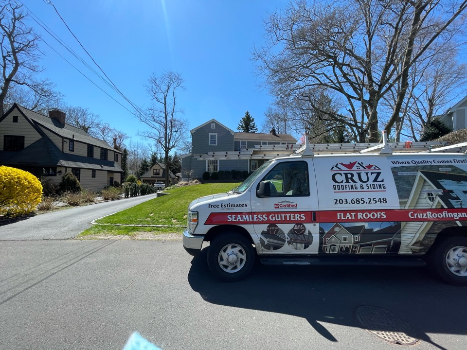 Greenwich, CT - Roof replacement with seamless gutters. Free estimates. Greenwich, CT - Roof replacement with seamless gutters. Free estimates.
