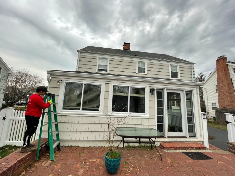 Fairfield, CT - Seamless gutters installed. Fairfield, CT - Seamless gutters installed.