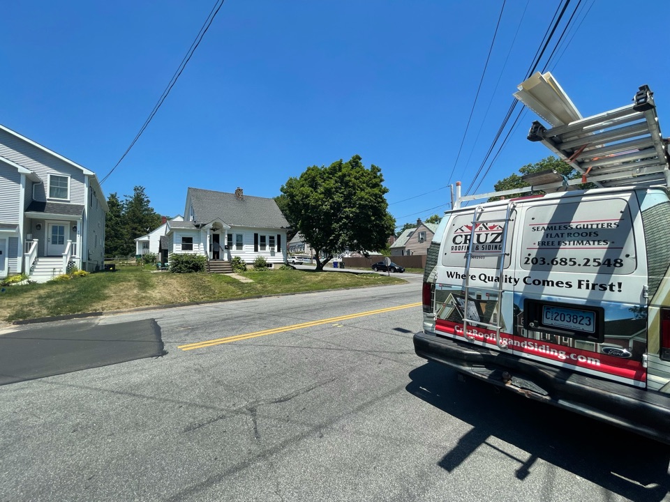 Fairfield, CT - Roof replacement, new Owens Corning in color onyx black. Fairfield, CT - Roof replacement, new Owens Corning in color onyx black.