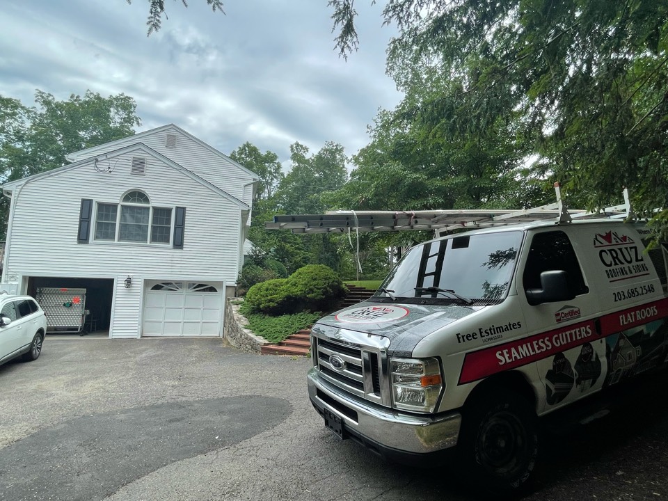 Weston, CT - Roof replacement, new Owens Corning roof system on our clients new home. Weston, CT - Roof replacement, new Owens Corning roof system on our clients new home.