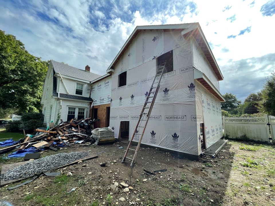 Fairfield, CT - Certainteed vinyl siding installation in Southport Connecticut. Fairfield, CT - Certainteed vinyl siding installation in Southport Connecticut.