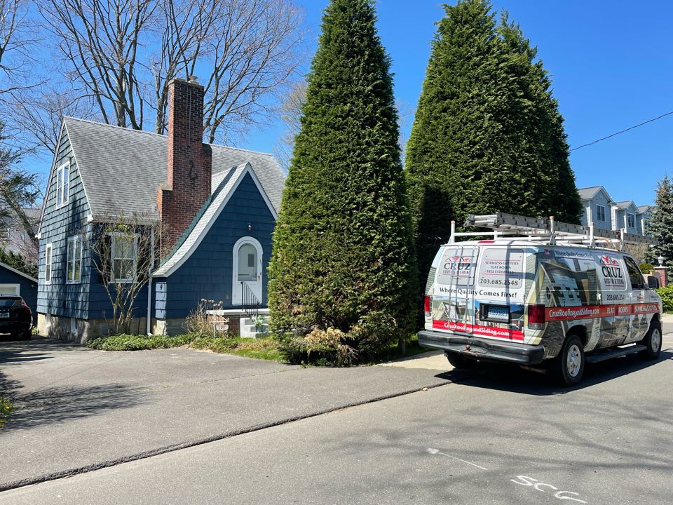 Fairfield, CT - Certainteed Vinyl Cedar impression installation in Southport Connecticut. Fairfield, CT - Certainteed Vinyl Cedar impression installation in Southport Connecticut.