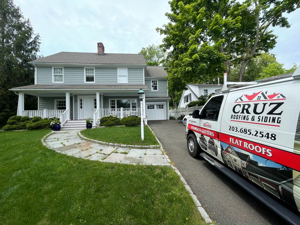 Greenwich, CT - Roof and seamless gutters replacement in old Greenwich Connecticut. Greenwich, CT - Roof and seamless gutters replacement in old Greenwich Connecticut.