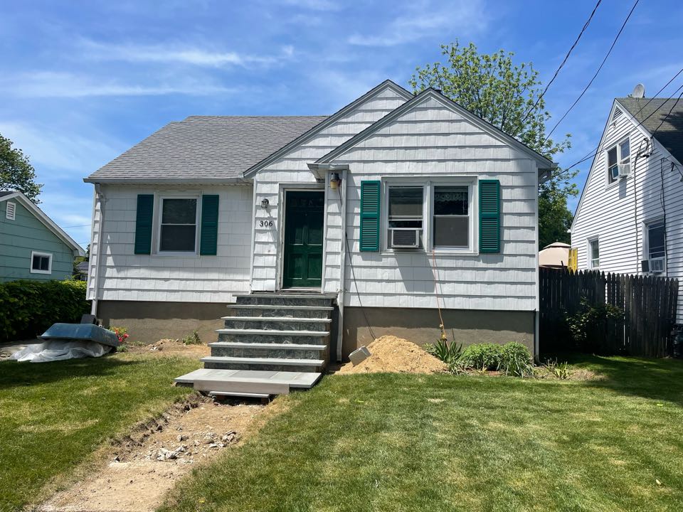 Fairfield, CT - Certainteed Monogram double 4” Vinyl Siding will be installed on this beautiful home in Fairfield Connecticut. Fairfield, CT - Certainteed Monogram double 4” Vinyl Siding will be installed on this beautiful home in Fairfield Connecticut.