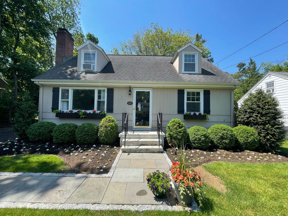 Fairfield, CT - Certainteed vinyl cedar impression siding. Will be installed in fairfield CT. Fairfield, CT - Certainteed vinyl cedar impression siding. Will be installed in fairfield CT.