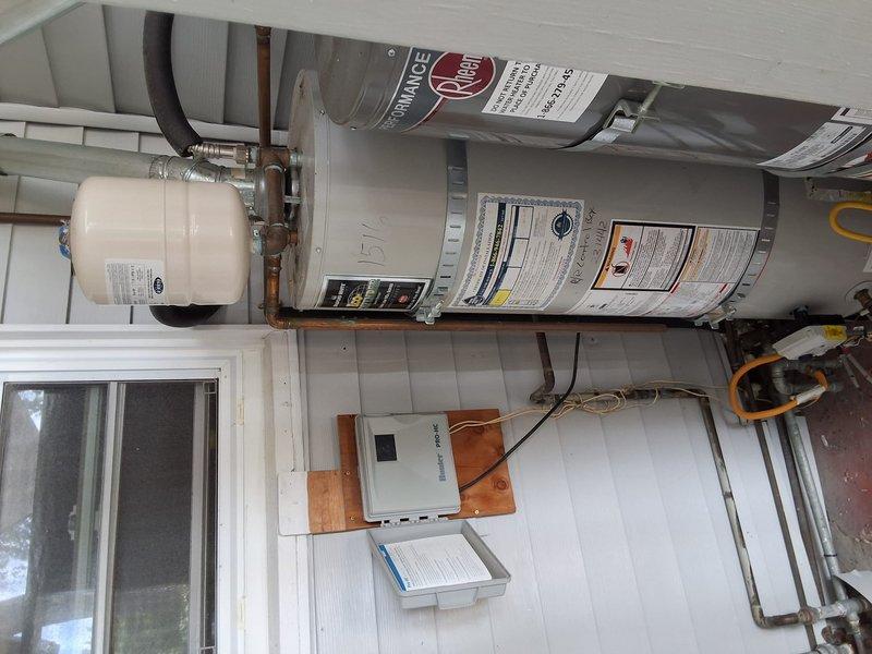 Responded to warranty service call for URG140T6N furnace with pilot light failure. Removed and replaced defective pilot assembly and gas control valve to restore proper ignition and flame retention. Returned for follow-up visit to complete gas control and pilot assembly repair, verifying system operation and ensuring unit maintained stable pilot flame under 90-day labor warranty coverage.