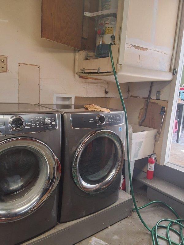 Responded to a no hot water call and evaluated a 40-gallon gas water heater requiring replacement. Provided customer with pricing estimate for a new 40-gallon gas unit with standard 6-year parts and labor warranty, discussed permitting requirements, and scheduled installation within a 1-4 PM Monday arrival window.