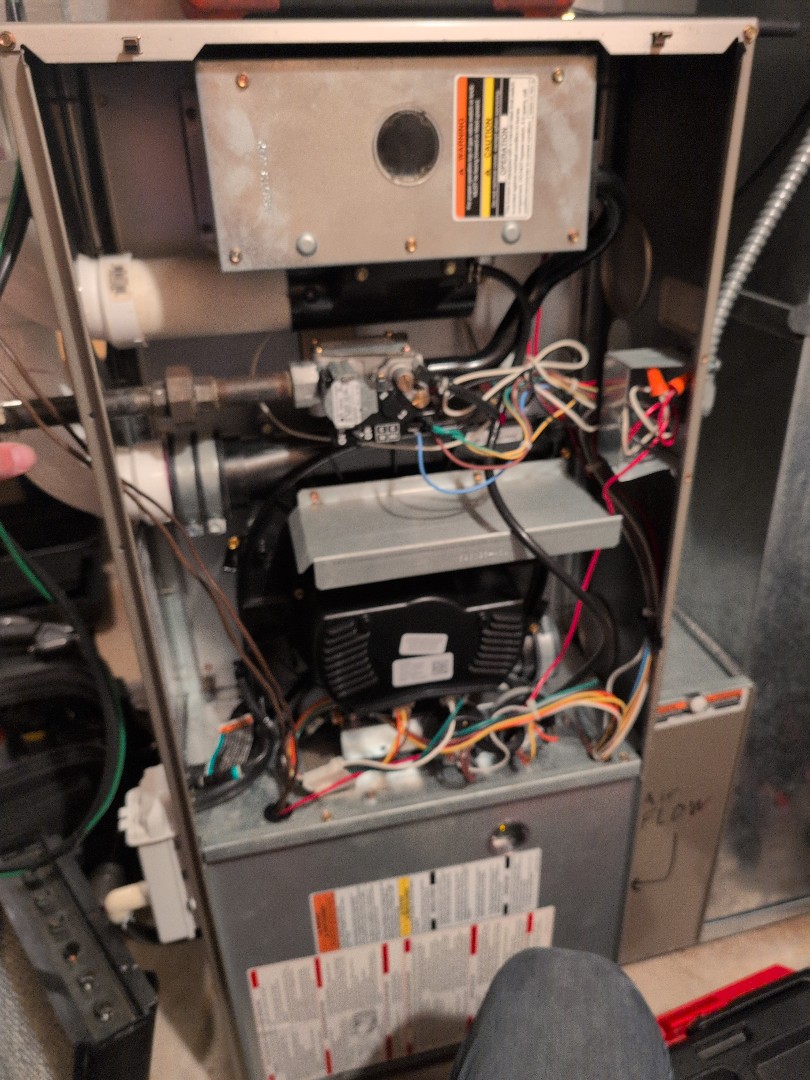 Hinsdale, IL - Furnace and humidifier maintenance on Carrier equipment under our Comfort Club Plan. Hinsdale, IL - Furnace and humidifier maintenance on Carrier equipment under our Comfort Club Plan.