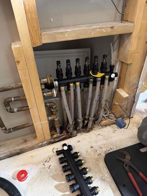 Completed manifold replacement in plumbing system. Removed damaged manifold assembly and installed new unit with multiple valve actuators and PEX connections. Customer enrolled in maintenance agreement with financing documentation completed and identification verified.