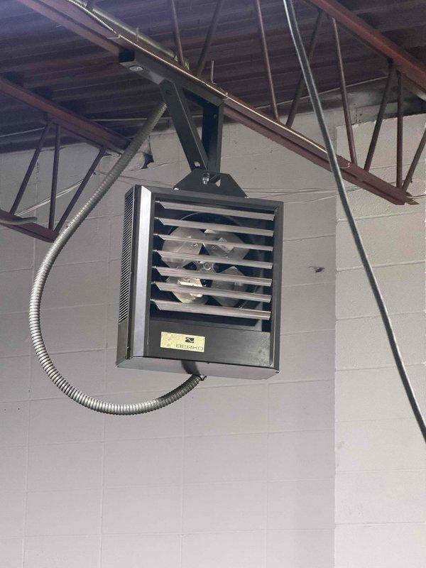 Conducted comprehensive site assessment to develop maintenance plan for commercial facility. Documented two rooftop air conditioning units and three ceiling-mounted heating units, capturing equipment specifications, installation configurations, and current operating conditions to establish preventive maintenance schedule.