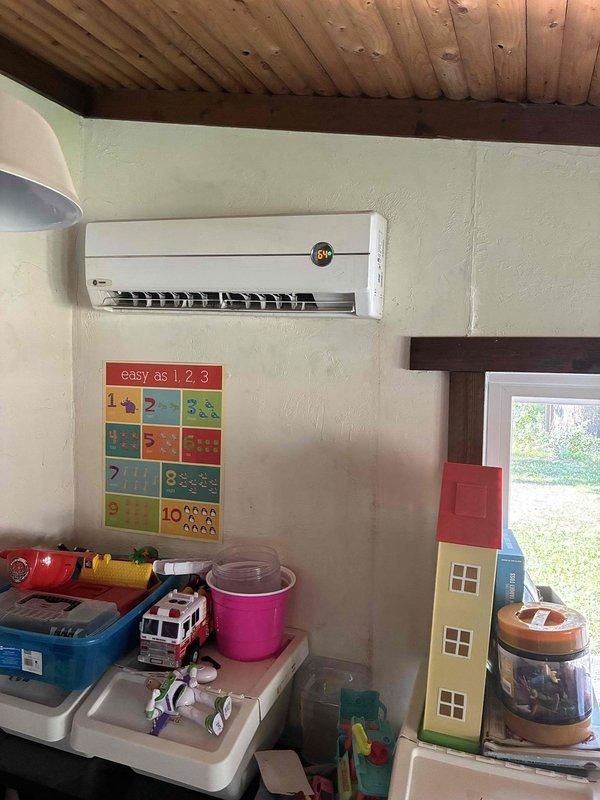 Responded to service call for non-operational mini-split system with no cooling capability. Performed diagnostic evaluation of ductless air conditioning unit utilizing R-410A refrigerant, inspected indoor wall-mounted evaporator and outdoor condensing unit components, and documented equipment condition including serial number for service records.