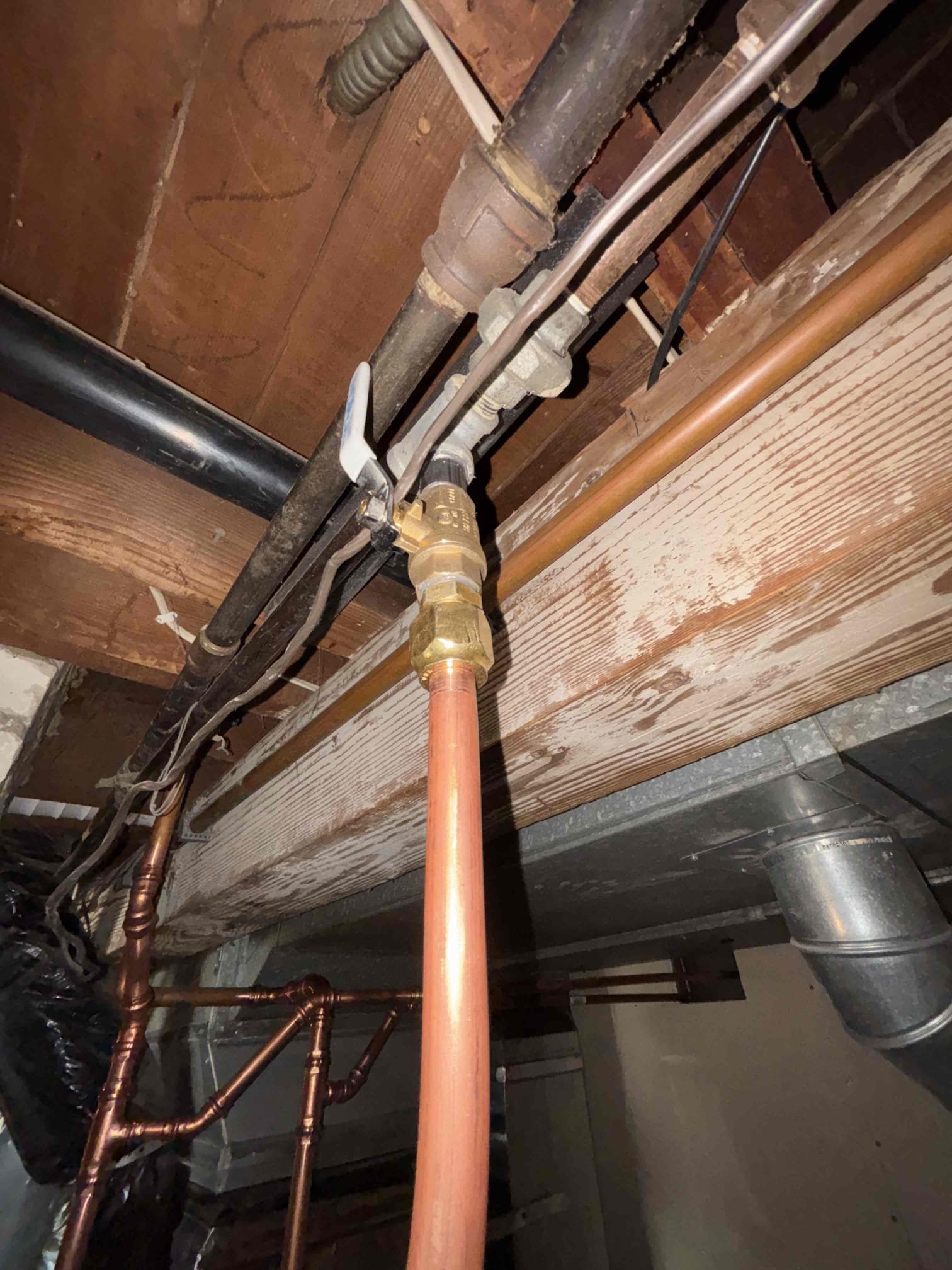 Installed 40 gallon short standard vent Bradford white water heater, new water shutoffs, new gas shutoff and line. Tested, no leaks. Fires perfectly. 