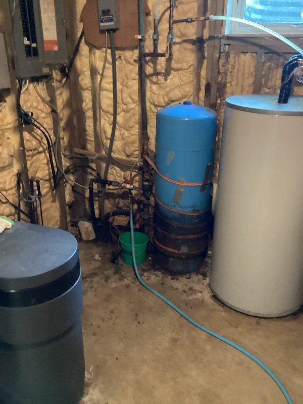 Installed new 32 gallon pressure tank in utility room along with complete system upgrade including new tank tee, pressure switch, pressure gauge, and whole house sediment filter. Removed existing filter system and incorporated membership as specified in the sold repair agreement.