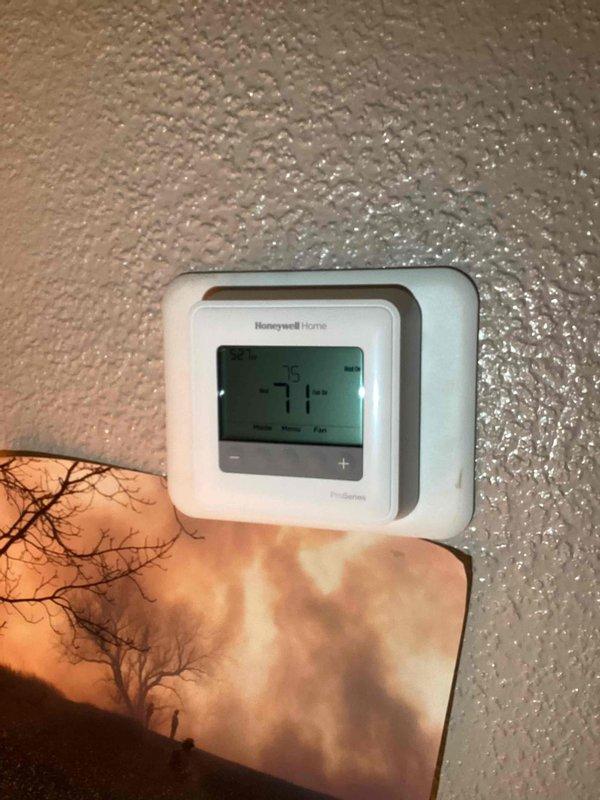 Diagnosed non-responsive Honeywell thermostat with frozen display and non-functional controls. Replaced defective unit under warranty with new Honeywell Home digital thermostat. Configured all system parameters and verified proper HVAC operation with temperature reading at 71°F.