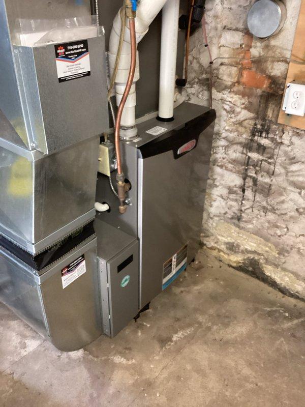 Performed scheduled Furnace Rewards maintenance on customer's late model Lennox system. Completed comprehensive furnace tune-up with no issues or malfunctions detected. Noted customer's standalone fireplace has pilot light retention problem; advised customer to contact specialized fireplace technician for repair.