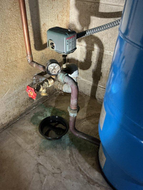 Successfully replaced failing well pressure tank with new 32-gallon model to prevent potential pump motor burn out. Removed old tank and installed new unit while utilizing existing tee assembly. Completed installation of all necessary components including pressure gauge and control switch.
