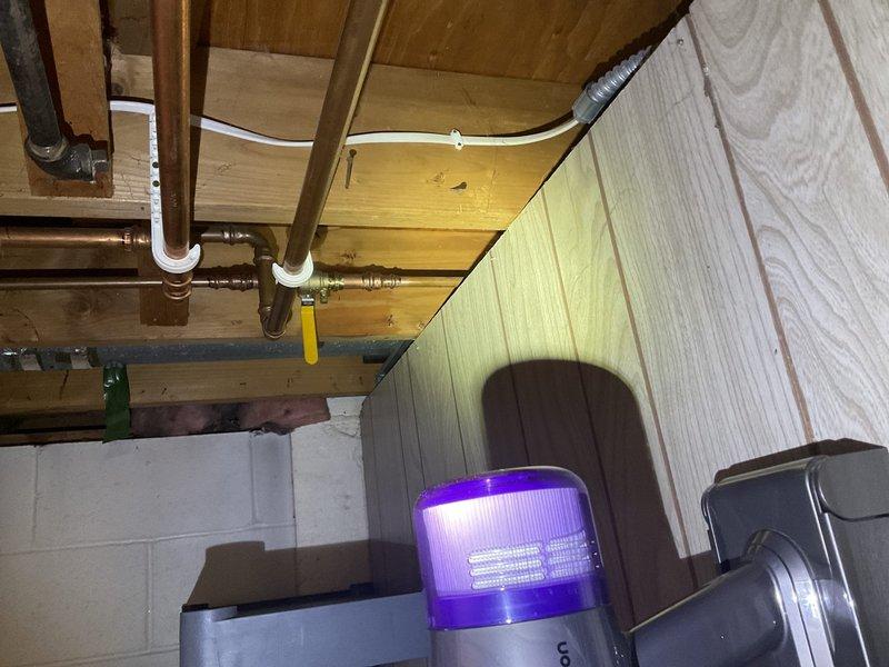 Replaced defective gate valve for front hose bibb and installed new ball valve, as the original was not closing properly. Also installed new ball valve for back hose bibb which previously had no shut-off valve. All installations were tested and verified to be functioning correctly.