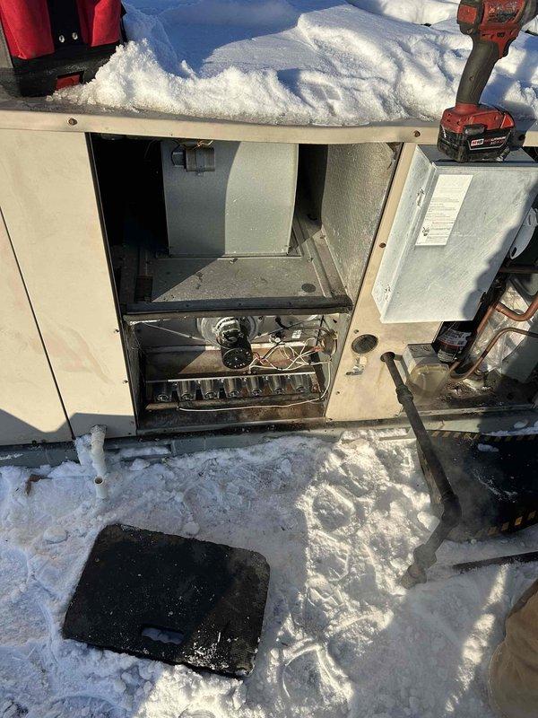 Performed a commercial RTU repair, replacing faulty heat exchanger and inducer motor as part of sold repair service. Removed damaged components and installed new heat exchanger and inducer motor assembly. Unit tested and confirmed proper heating function with all operations restored to normal.