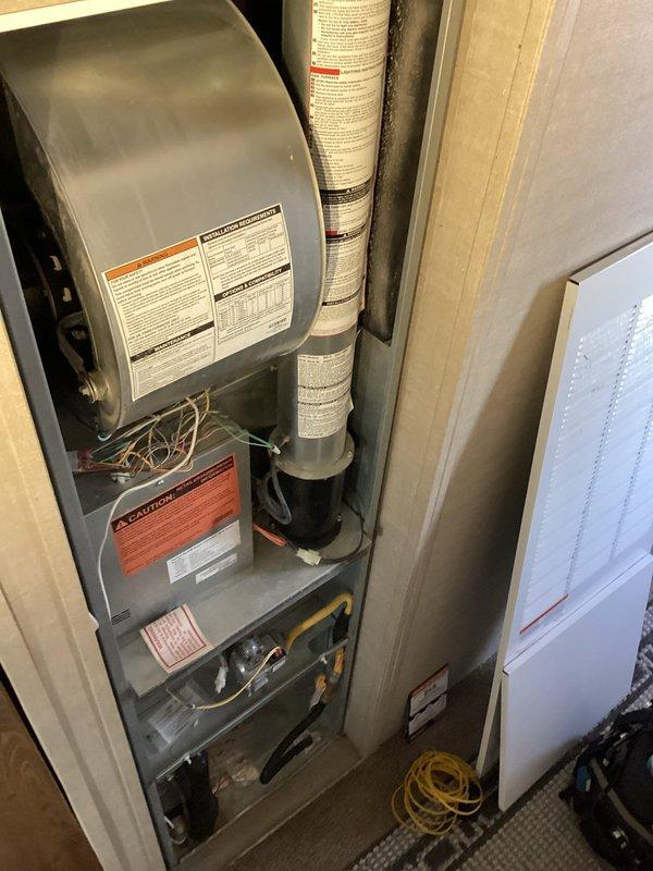 Performed routine maintenance on a 4-5 year old LP furnace in mobile home. Conducted comprehensive inspection including heat exchanger evaluation, operational testing of all components, and standard tune-up procedures. All systems functioning properly with no defects or issues identified.