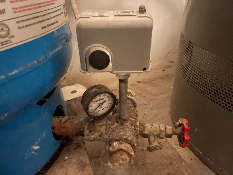 Diagnosed no water issue caused by tripped breaker for well pump. Inspected pressure tank system showing significant mineral buildup and corrosion on pipes and fittings. Provided estimate for replacement of pressure switch and gauge to address excessive noise when system activates.