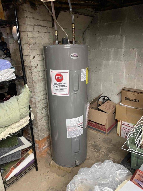 Performed comprehensive tune-up maintenance on customer's boiler system. Inspected heat exchanger (clean condition), cleaned condensate trap and ignition rod, and verified proper operation of circulation pumps, expansion tank, and thermostat. All systems functioning correctly with no issues identified.