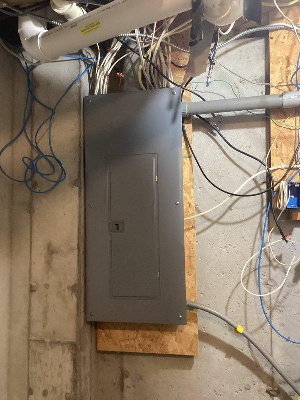 Responded to no heat service call for vacant property with Bryant furnace. Diagnosed pressure switch fault code and determined LP tank was completely empty, causing furnace to attempt ignition without fuel and resulting in gas smell throughout home. Shut down power to prevent continuous startup attempts and advised homeowner to refill LP tank to resolve heating issue.
