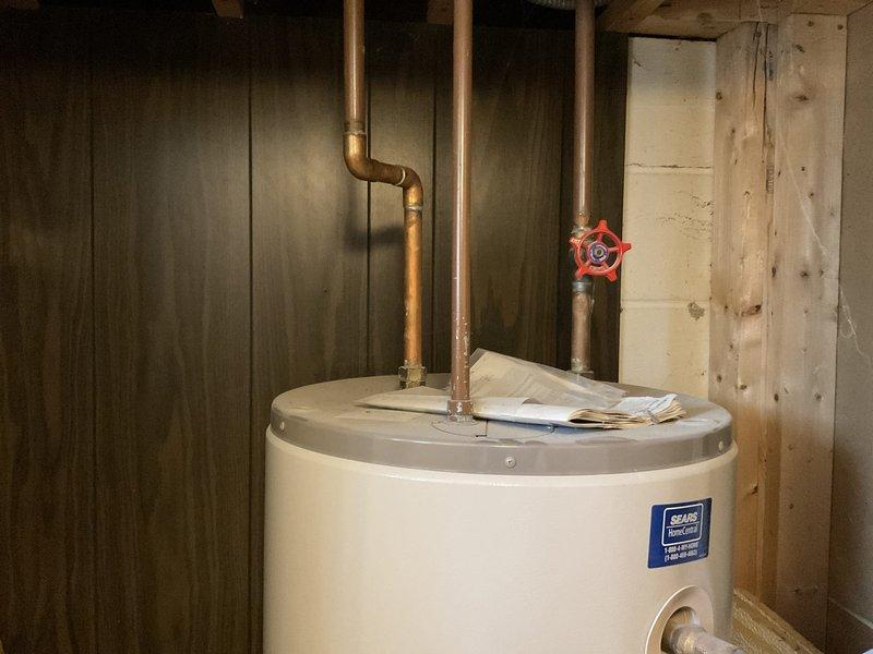 Removed and disposed of non-functioning 1999 Kenmore electric water heater. Installed new 50-gallon electric water heater with updated copper connections and shutoff valve. System was pressure tested, filled, and verified to be operating correctly with proper temperature settings.